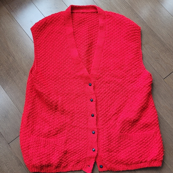 Oversized handmade button up knit vest bright red - Picture 2 of 8